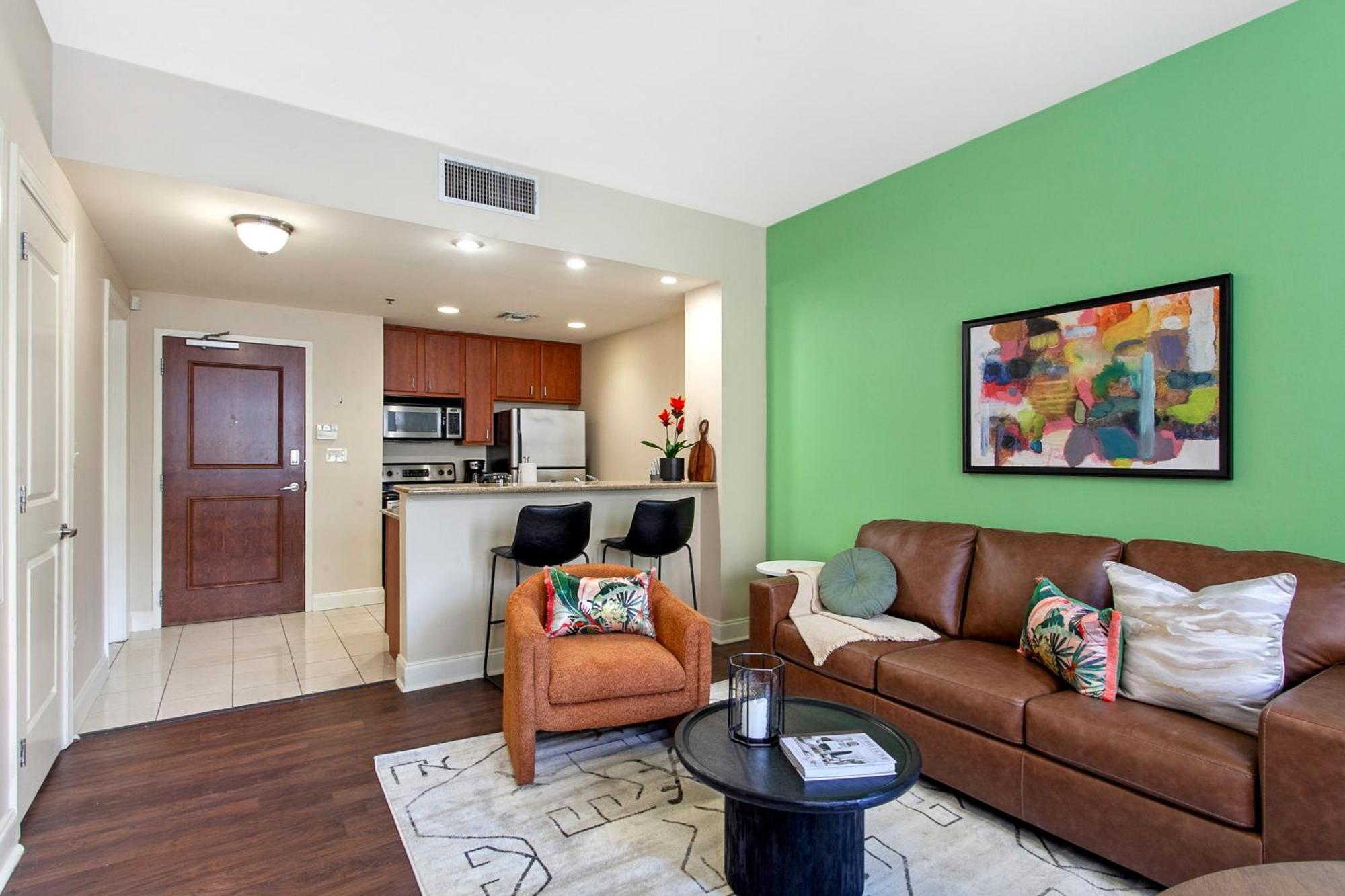 Spacious Modern Near French Quarter *